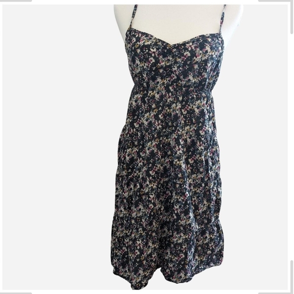 H&M Dresses & Skirts - Pre-owned H&M Black Floral Midi Dress